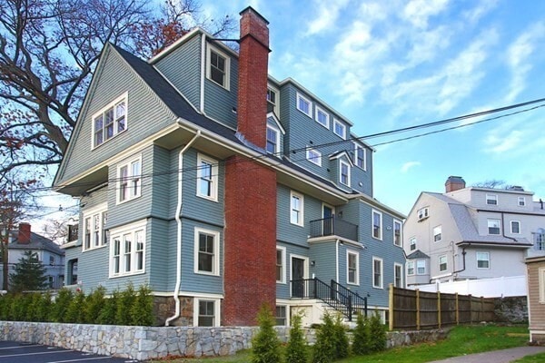 15 Lanark Rd, Unit 2B