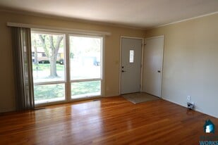 8330 S Cherrywood Dr in Lincoln, NE - Building Photo