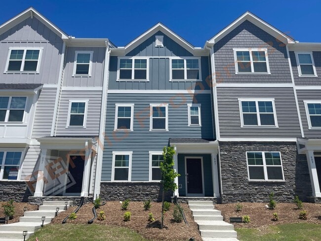 property at 607 Cassa Clubhouse Wy