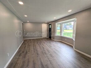 4895 Greenwood Dr in Sheffield Lake, OH - Building Photo - Building Photo