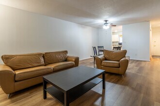 22 Webster Ct in Newington, CT - Building Photo - Building Photo