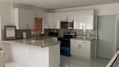 3041 NW 185th Ter in Miami Gardens, FL - Building Photo - Building Photo