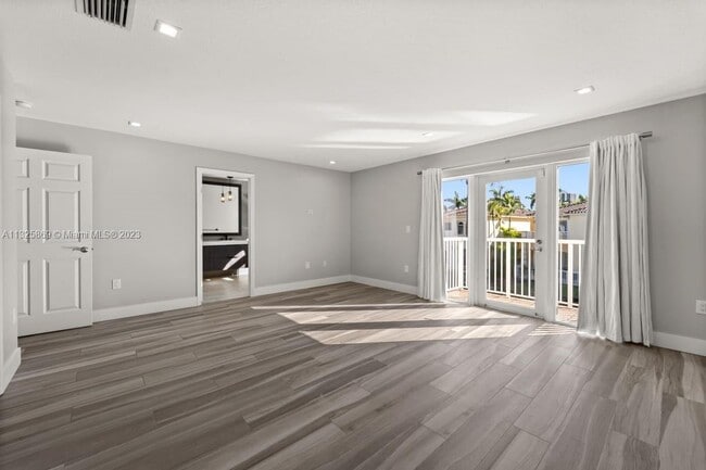 3110 NE 210th Terrace in Aventura, FL - Building Photo - Building Photo