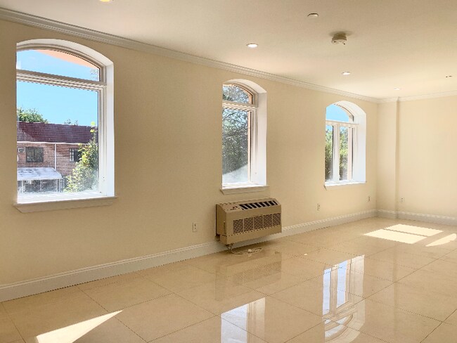 64-64 Wetherole St-Unit -3A in Queens, NY - Building Photo - Building Photo