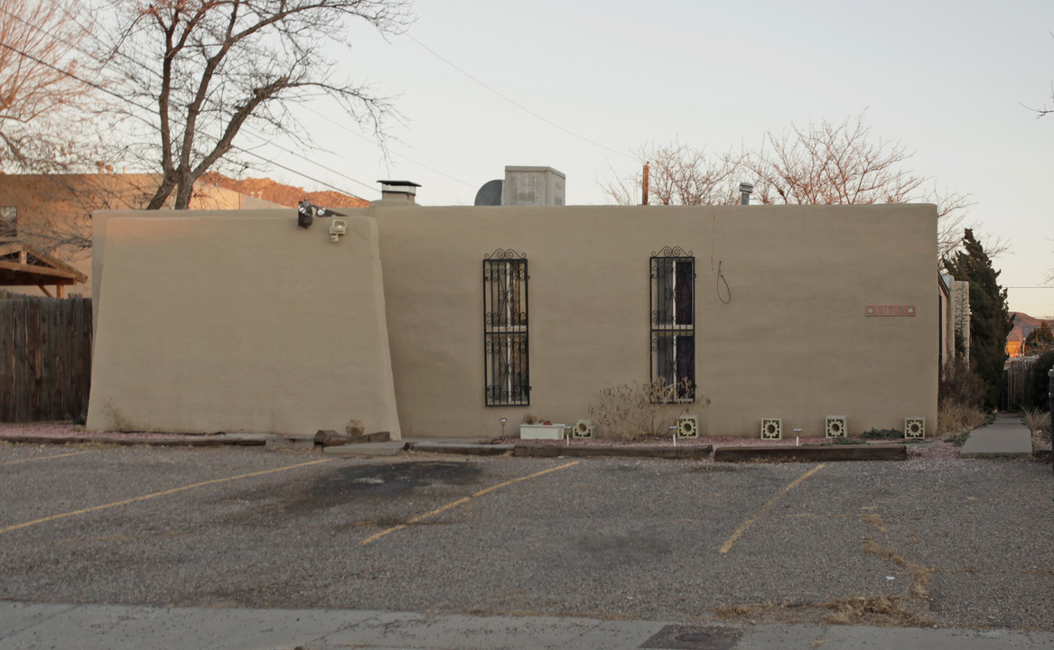 520 Georgene Dr NE in Albuquerque, NM - Foto de edificio