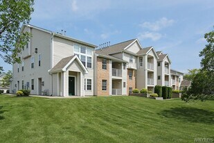 25 Spring Meadow Dr in Buffalo, NY - Building Photo