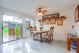 902 S Downey Pl in Anaheim, CA - Building Photo - Building Photo