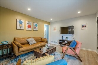 3833 Bakers Ferry Rd SW in Atlanta, GA - Building Photo - Building Photo