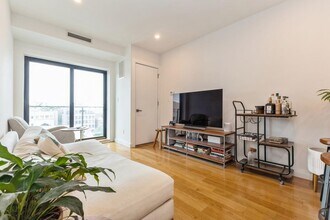 21-17 31st Ave in Queens, NY - Building Photo - Building Photo