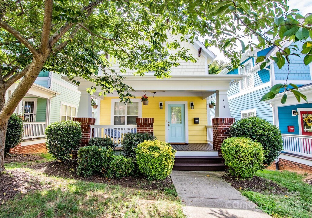 315 Woodvale Pl in Charlotte, NC - Foto de edificio
