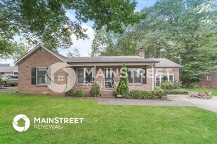 1111 Woodhaven Dr in Mount Holly, NC - Building Photo