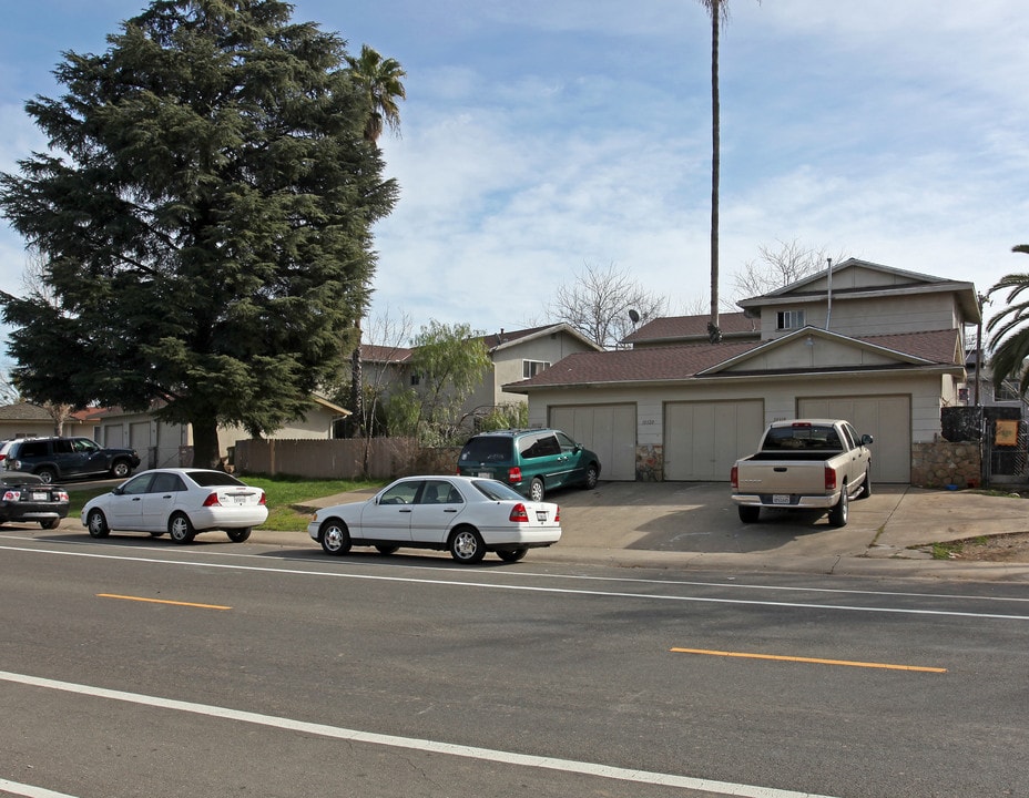 10318-10330 Mills Station Rd in Rancho Cordova, CA - Building Photo