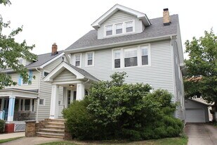 17606 Franklin Ave, Unit 17606 Franklin Ave FL 3 in Lakewood, OH - Building Photo