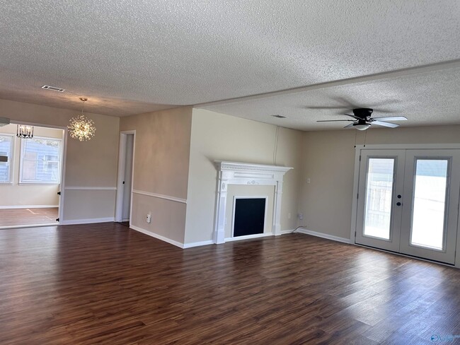 14001 Sandhurst Dr SW in Huntsville, AL - Building Photo - Building Photo