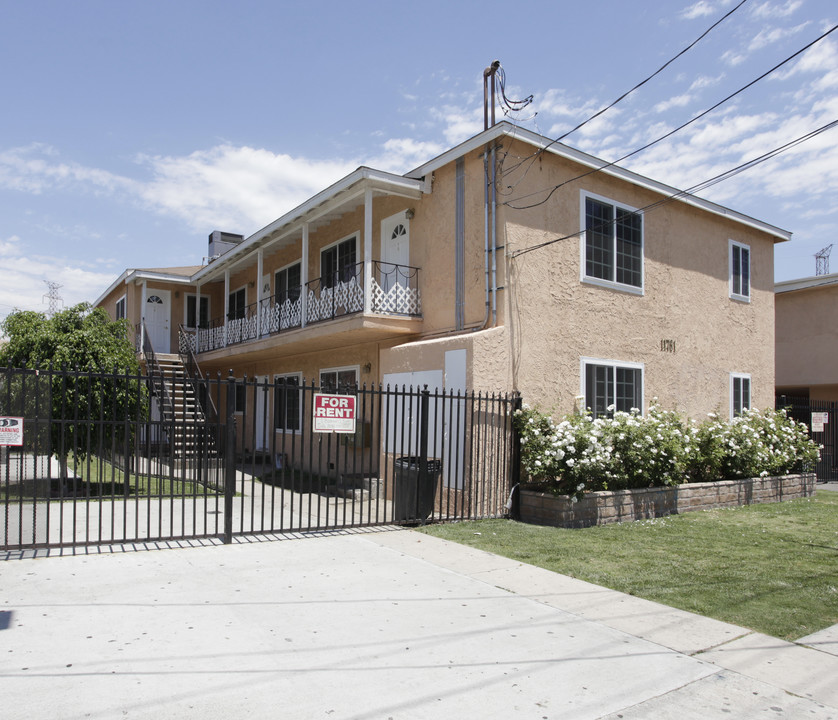 11761 Hart St in North Hollywood, CA - Building Photo