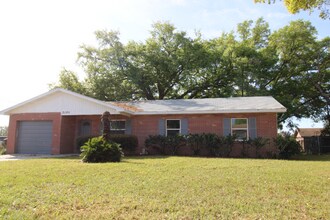 2105 Blossom Ct in Haines City, FL - Building Photo - Building Photo