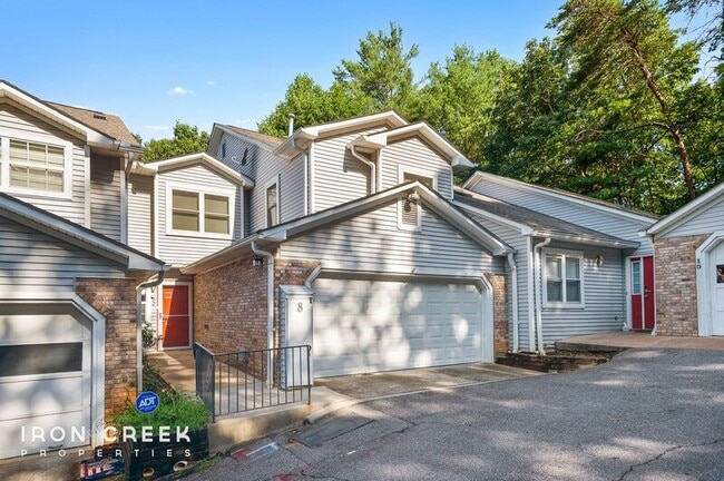 property at 8 Briar Knoll Ct