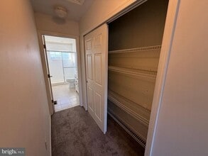 22976 Fontwell Square in Sterling, VA - Building Photo - Building Photo