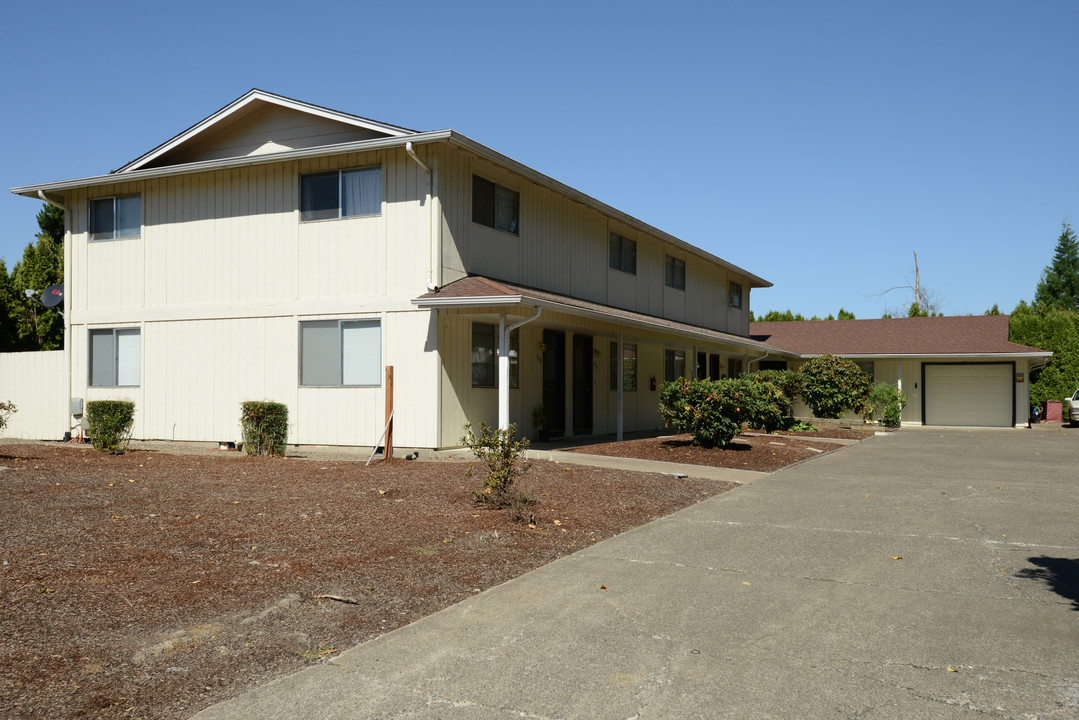 1150-1158 Picture St in Independence, OR - Building Photo