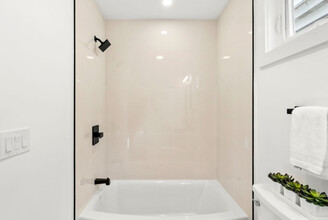 5 Franklin St, Unit 3 in Boston, MA - Foto de edificio - Building Photo
