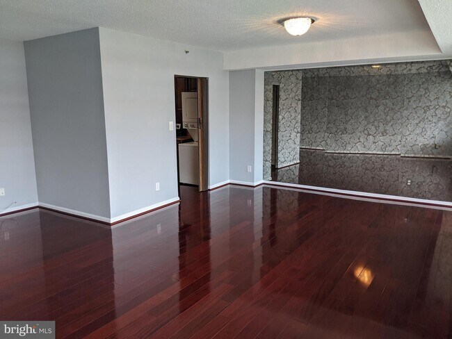 3713 S George Mason Dr-Unit -909 in Falls Church, VA - Building Photo - Building Photo