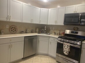 227 Lindsey Ct in Franklin Township, NJ - Building Photo - Building Photo