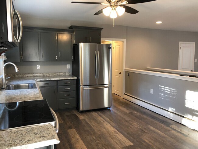 4038 Robert Rd in Emmaus, PA - Building Photo - Building Photo