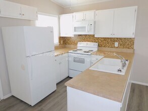911 Tipperary Dr in Greensboro, NC - Building Photo - Building Photo