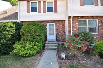 3 St Marc Cir in South Windsor, CT - Building Photo - Building Photo