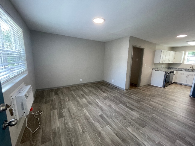 property at 1106 W 7th St