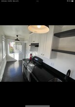 1725 1/2 N Berendo St, Unit 1725.5 in Los Angeles, CA - Building Photo - Building Photo