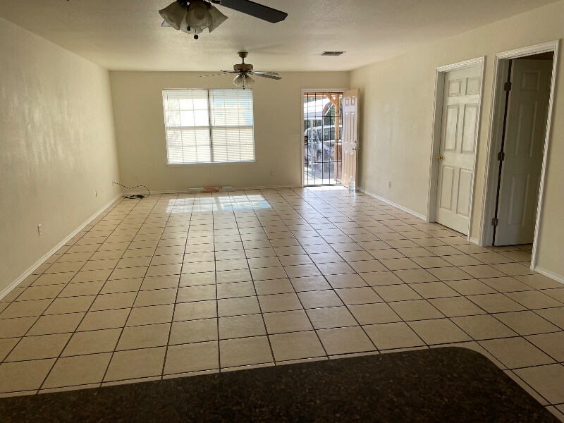 485 Yorktown Dr, Unit A in Canyon Lake, TX - Foto de edificio