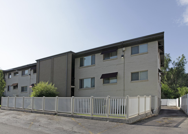 Woodland Apartments in Salt Lake City, UT - Building Photo - Building Photo