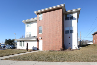 Sunset Heights Apartments in Waukesha, WI - Building Photo - Building Photo