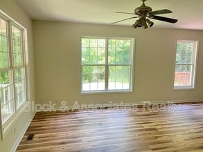 302 Edward Ct in Mebane, NC - Building Photo - Building Photo