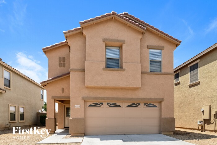 8223 W Carol Ave in Peoria, AZ - Building Photo