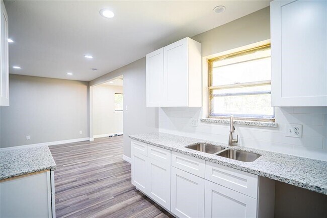 7130 Heath St in Houston, TX - Building Photo - Building Photo