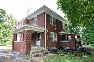 5684 N College Ave in Indianapolis, IN - Building Photo