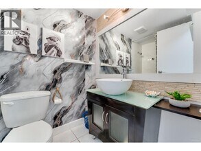 9867 Manchester Dr in Burnaby, BC - Building Photo - Building Photo