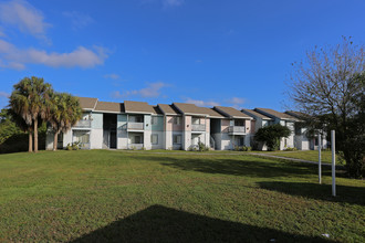 Silver Oaks in Fort Pierce, FL - Building Photo - Building Photo