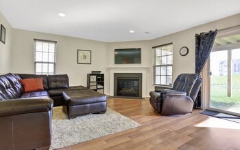 923 Stonehaven Way in York, PA - Building Photo - Building Photo