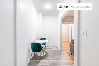 Room in Shared 2 bed/1 bath home, Unit A in Boston, MA - Foto de edificio - Building Photo