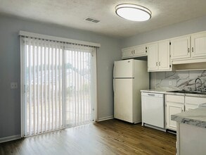 104 Peachtree Ct in Lagrange, GA - Foto de edificio - Building Photo