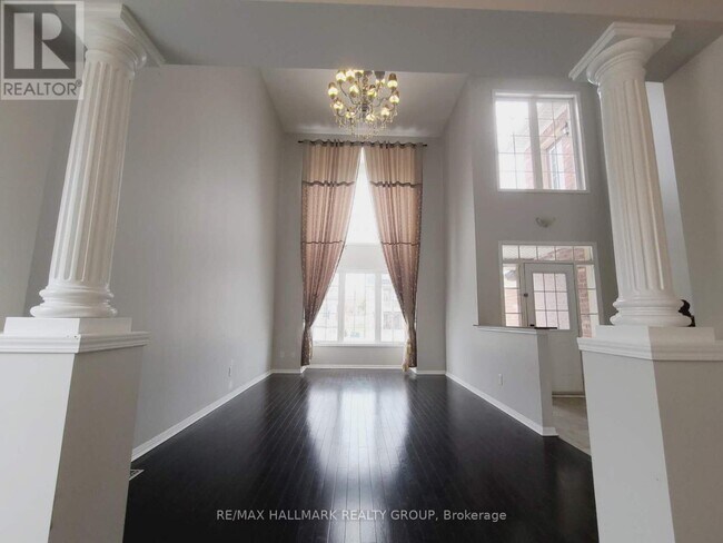 248 Huntsville Dr in Ottawa, ON - Building Photo - Building Photo