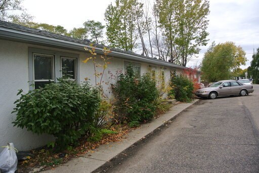 1002 43rd St SE-Unit -7 in Minot, ND - Foto de edificio