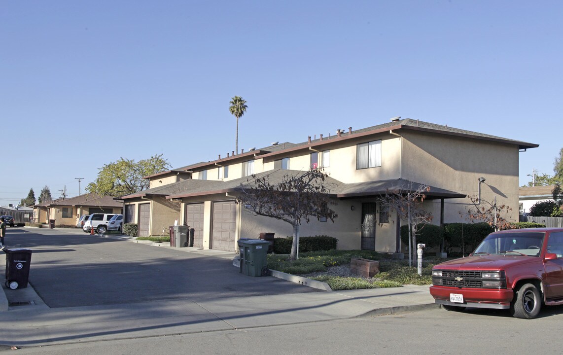 West Sunset Plaza in Hayward, CA - Building Photo