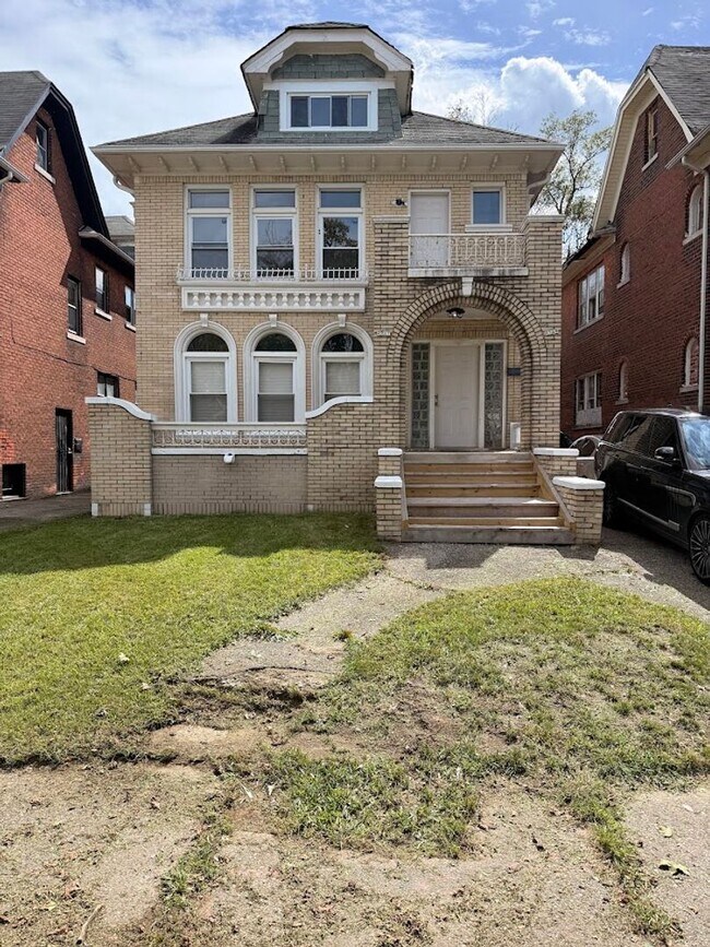property at 2719 Glendale Ave
