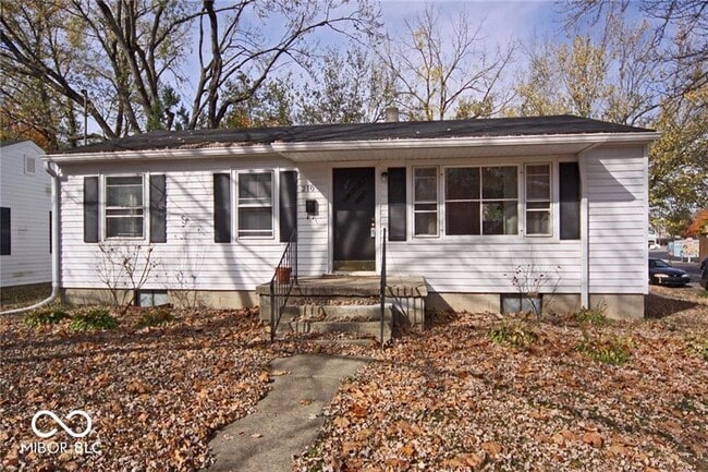 210 W Sycamore St in Zionsville, IN - Building Photo - Building Photo