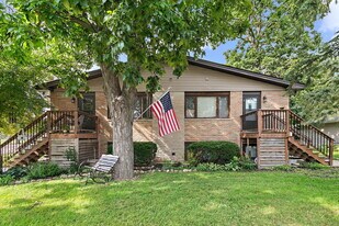 104 High Ave in Hampshire, IL - Building Photo