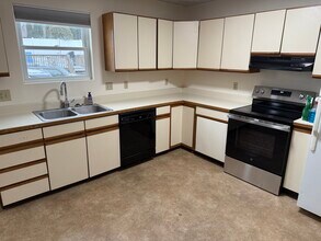 2614 Magnolia St, Unit A in Endicott, NY - Building Photo - Building Photo